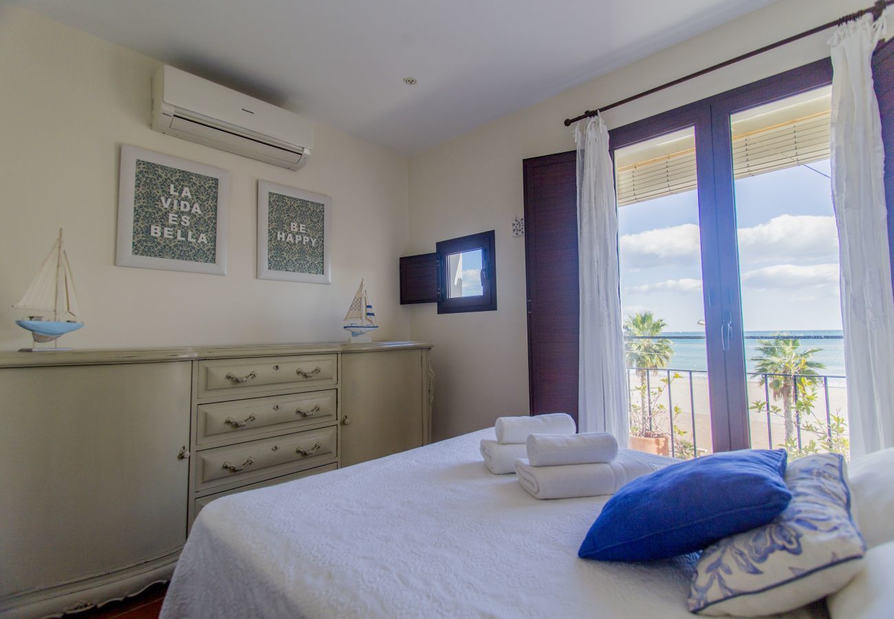 Apartment in Villajoyosa - BEACH  PENTHOUSE - DUPLEX 2 HAB. CON VISTA AL MAR